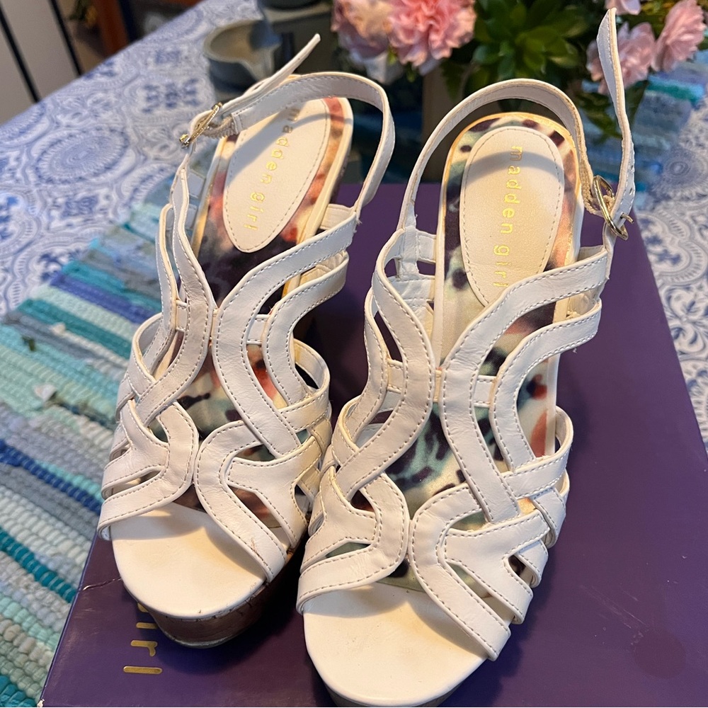 Madden Girl White Wedge Heel Women’s Size 6